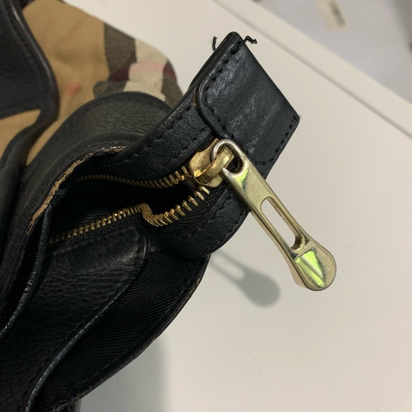 Burberry Bag - Picture 4 of 9